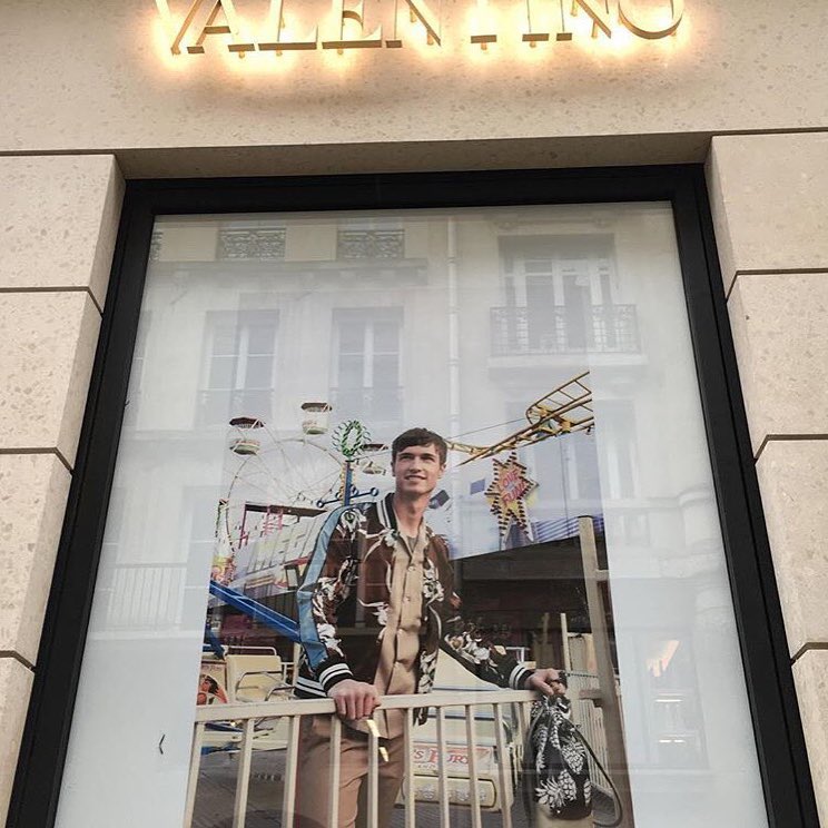 We love Egon's @egonvanpraet_ Valentino SS16 campaign photographed by David Bailey and styled by Karl Templer. ️@maisonvalentino @bailey_studio @visualartistsagency @streetersldn