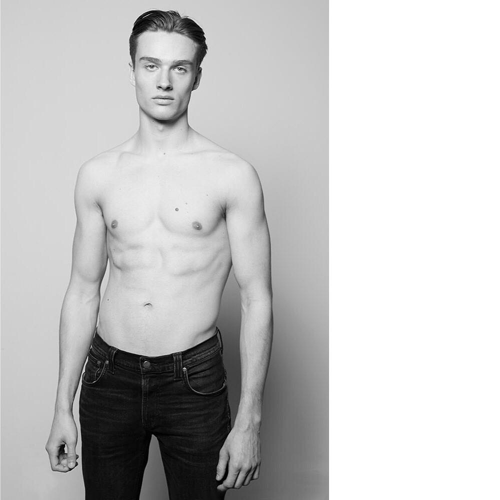 New polaroids of Jasper (@likejas)
