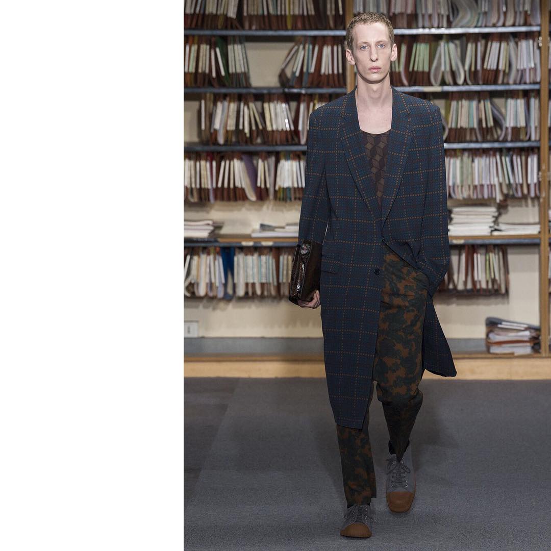 Jan P (@janpiasecki) closes Dries Van Noten SS18. Styling by Nancy Rohde. Thank you @janvh!