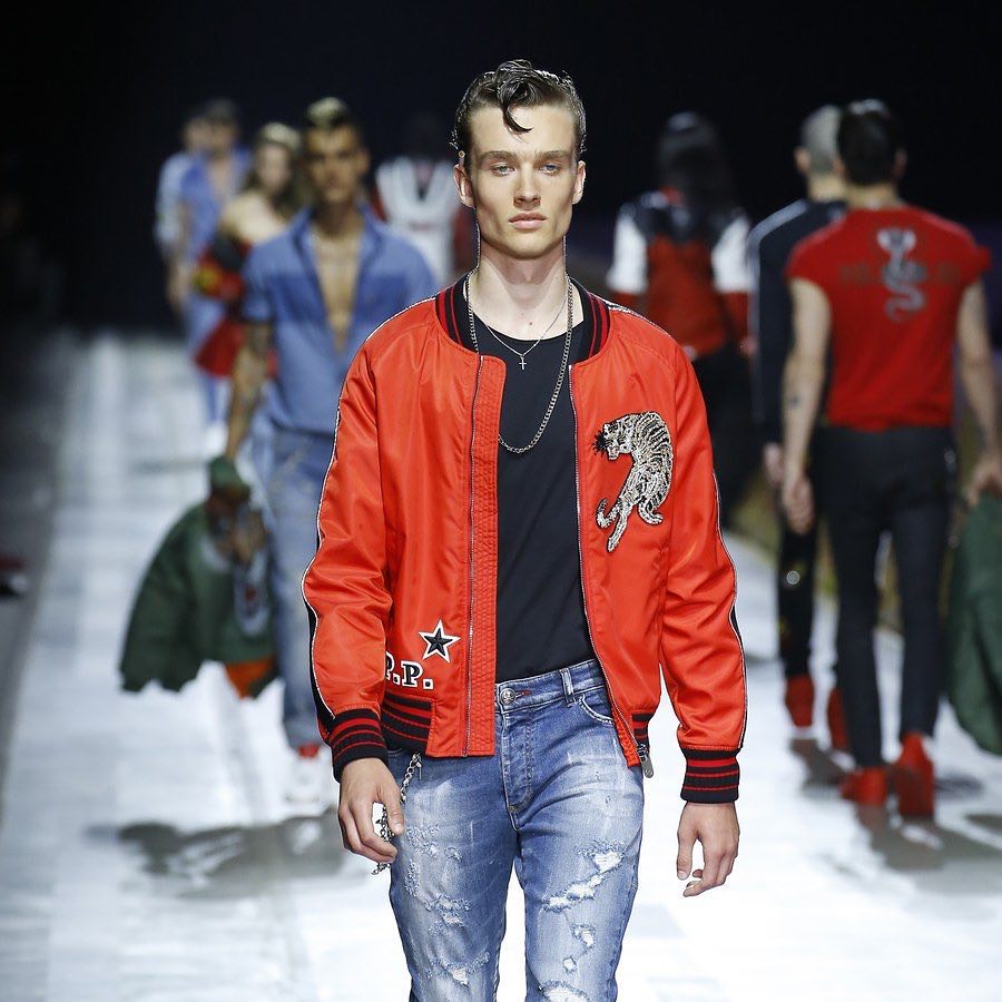 Jasper (@likejas) for Philipp Plein SS18. Styling by Carine Roitfeld. Thank you @evelienjoos!