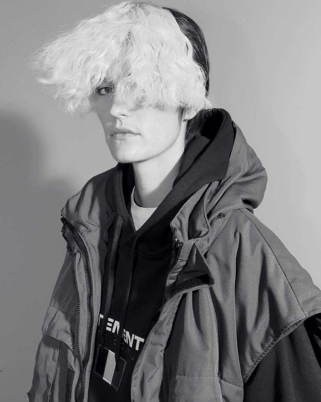 Theresa (@glutenfree92) for Re-Edition Magazine. Photography by Dan Giuliani and styling by Mauricio Nardi. Hair by Naoki Komiya and make-up by Ninni Nummela. Thank you @sb_cast!