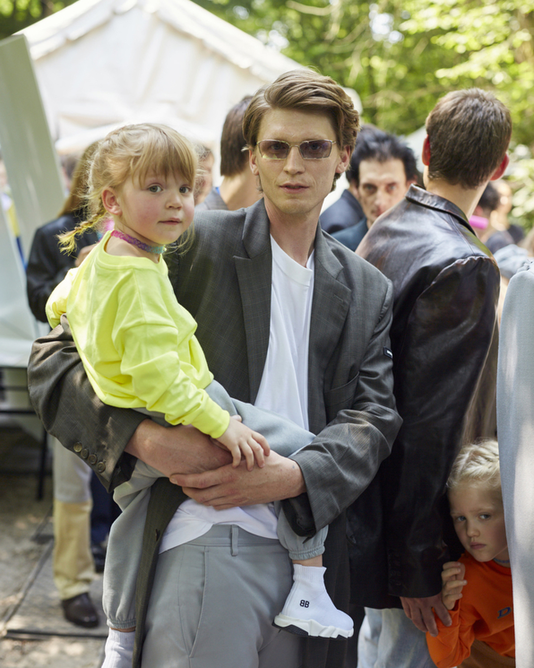 As we prepare for the upcoming Men's fashion week(s), we take a look backstage at the last Balenciaga Men's show with @voguehommes.