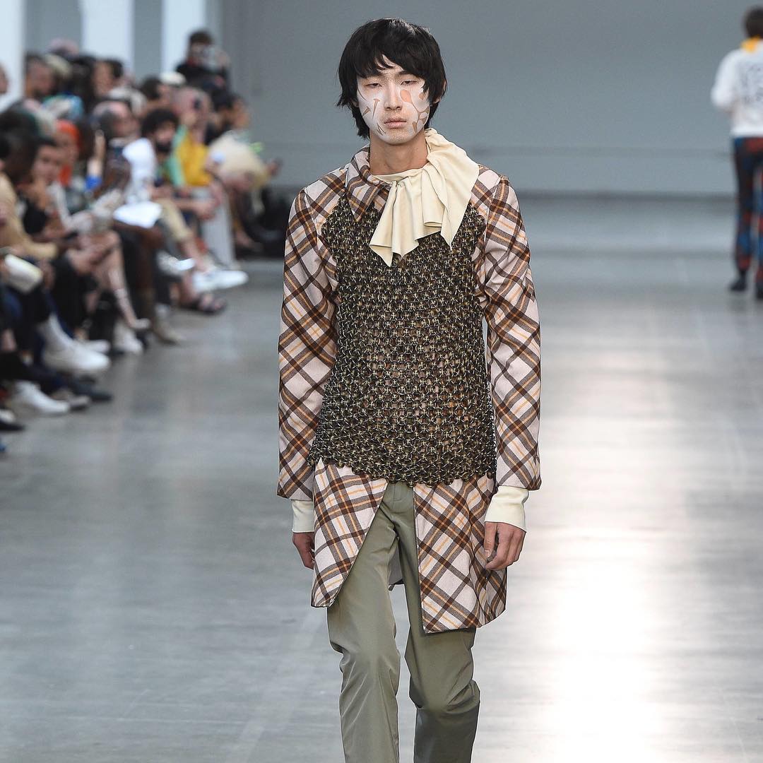 Han Ji (@hannxji) closing Stefan Cooke SS19. Styling by Gary David Moore. Thank you @arqa_cast!