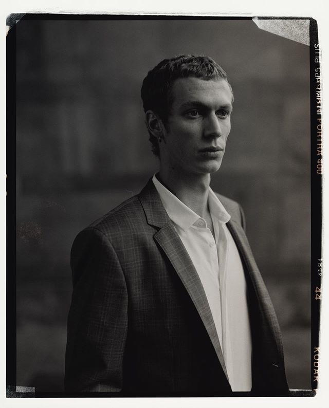 Robbi G (@robs_n) for HUGO Suits SS20. Photography by Vitali Gelwich, styling by Antonina Kallaur, grooming by Gregor Makris and casting by Johanna Clas.