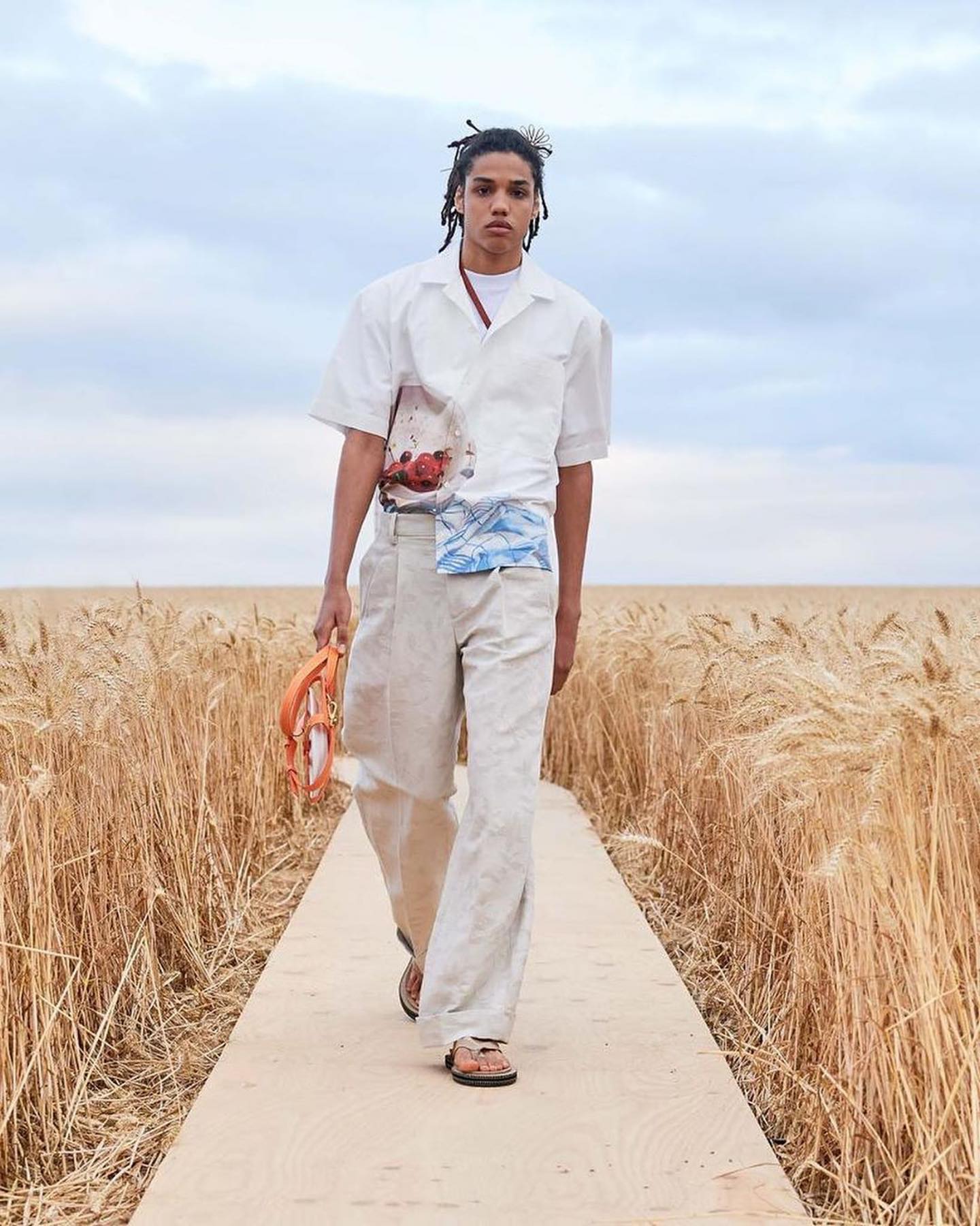 Arthur K (@atk_44) for Jacquemus SS21. Casting by Piergiorgio Del Moro and Giulia Massullo for DMCASTING.