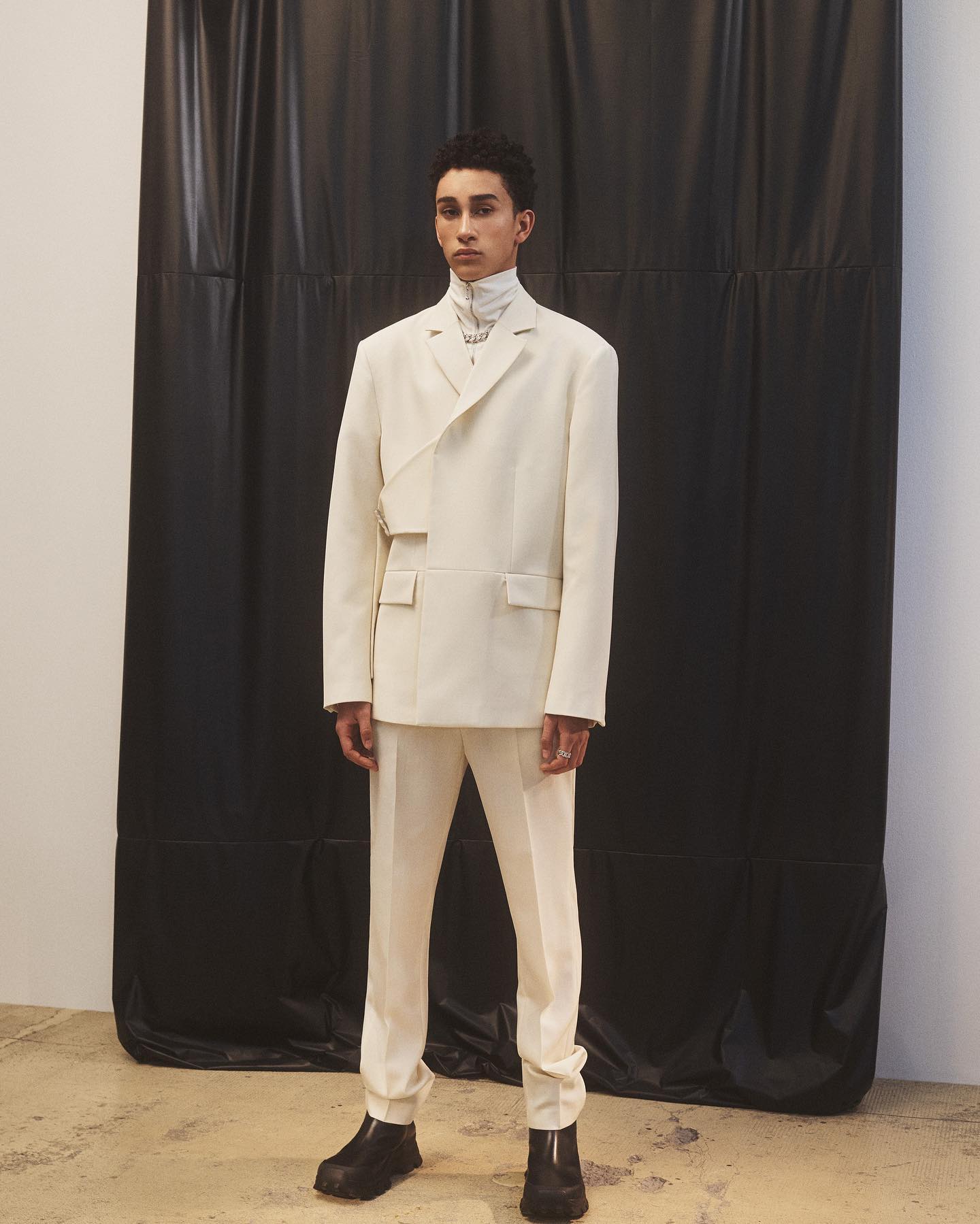 York for Ambush FW21. Photography by Casper Sejersen, styling by Carlos Nazario, hair by Franco Gobbi, makeup by Vanessa Icareg, setdesign by Cameranesi e Pompili, casting by Rachel Chandler, Midland.