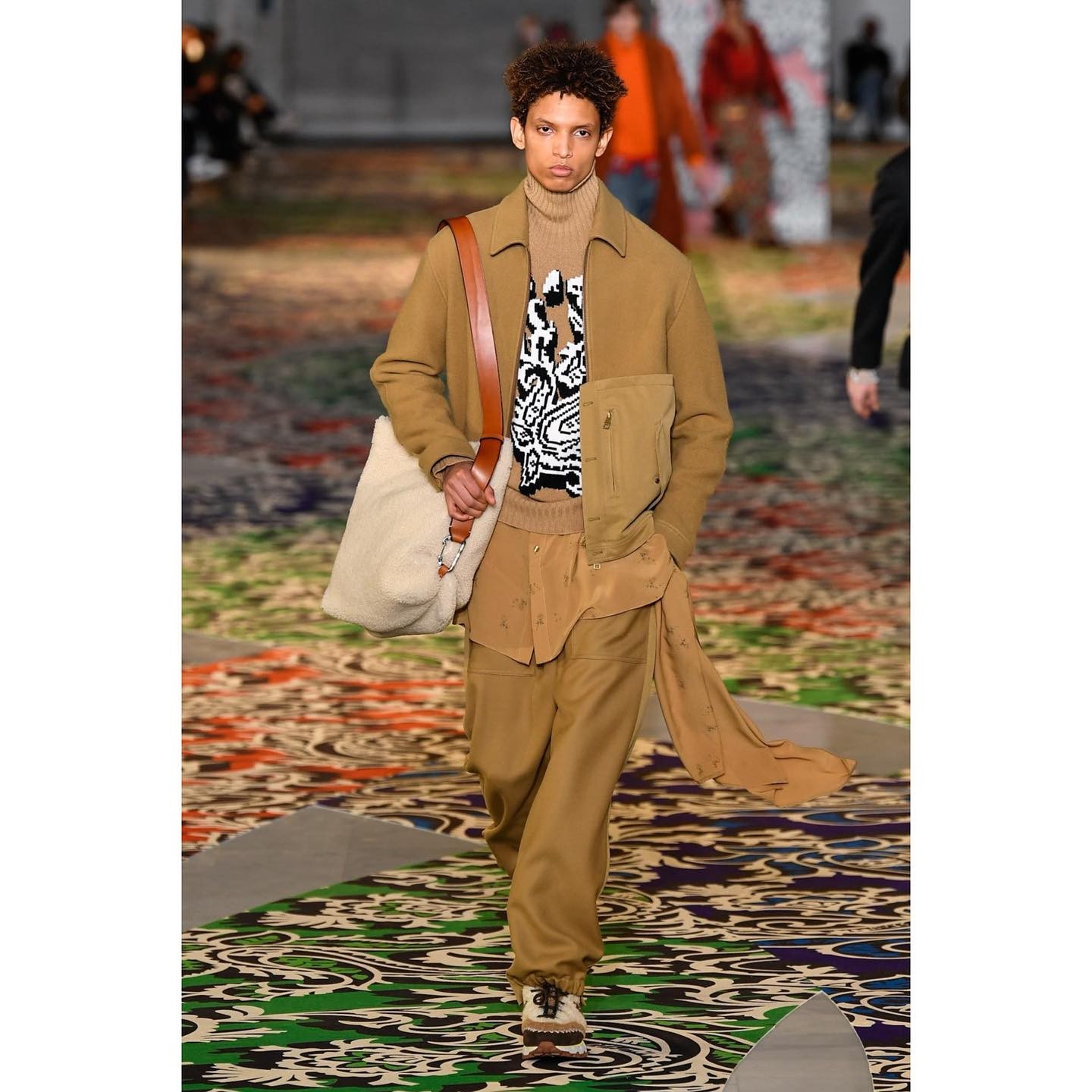 Leonardo (@_leonardosanttos_ ) for Etro AW22. Styling by Giovanni Dario Laudicina, hair by Louis Ghewy, make-up by Karin Westerlund, casting by Piotr Chamier.