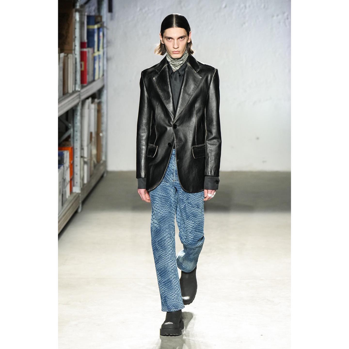 Jon (@jongashi_ ) for MM6 Maison Margiela FW22. Styling by Anna Pesonen, hair by Gary Gill, make-up by Ramona Eschbach, casting by Leila Azizi for SUŪN.