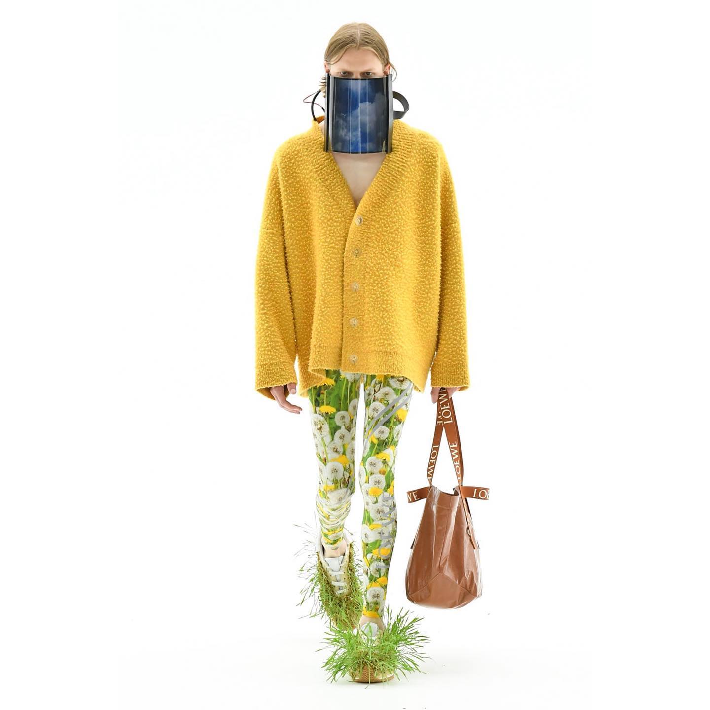 Igor V (@igor_v_w ) for Loewe SS23. Styling by Benjamin Bruno, hair by Anthony Turner, make up by Lynsey Alexander, casting by Ashley Brokaw.