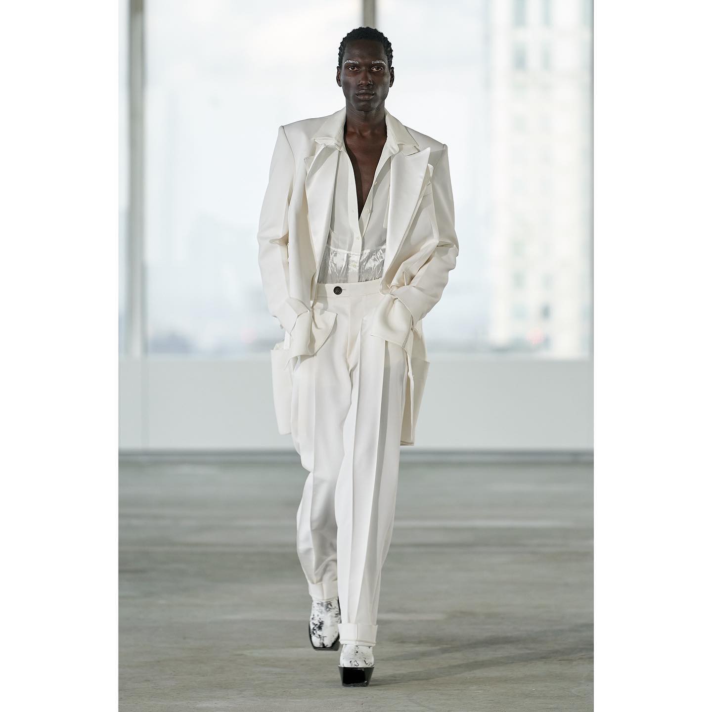 Marius (@marius.crl ) for Peter Do SS23. Hair by Jawara, makeup by Aaron de Mey, nails by Jon Soon, casting by Nicola Kast.