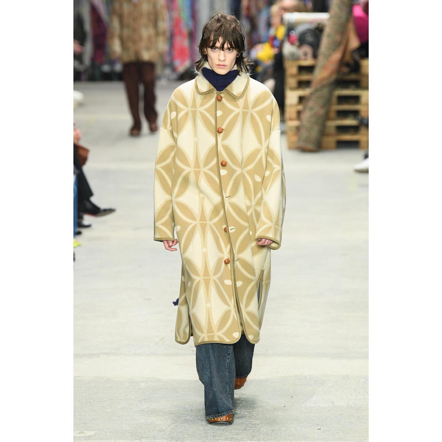 Benedikt W (@bene.wa ) opening for Etro FW23. Styling by Vincent Pons, casting by Piotr Chamier.