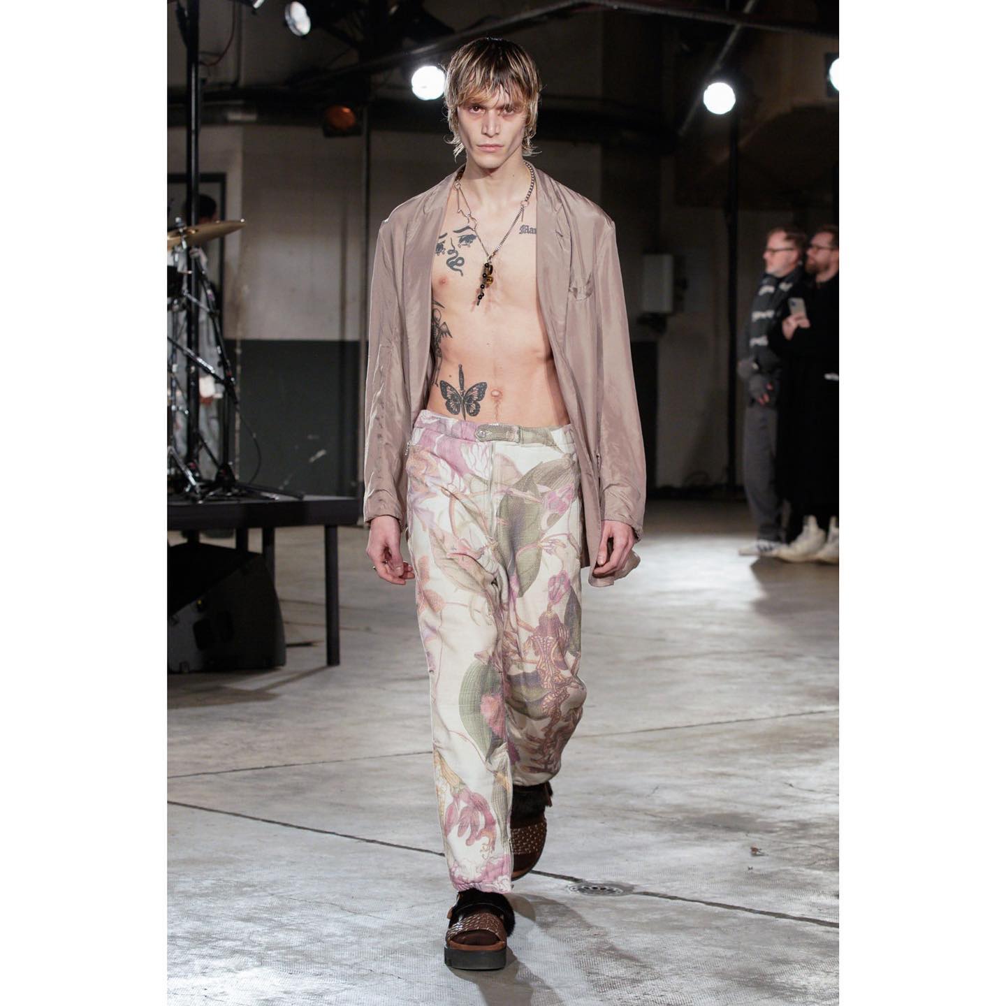 Mattis (@mattiswuyts ) for Dries Van Noten FW23. Styling by Nancy Rohde, cast by Piergiorgio for DM Casting.