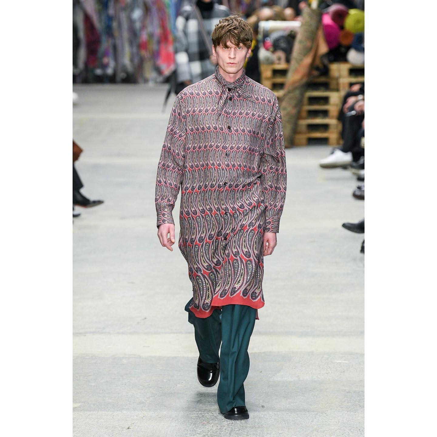 Tillmann (@tillmannmeister ) for Etro FW23. Styling by Vincent Pons, casting by Piotr Chamier.