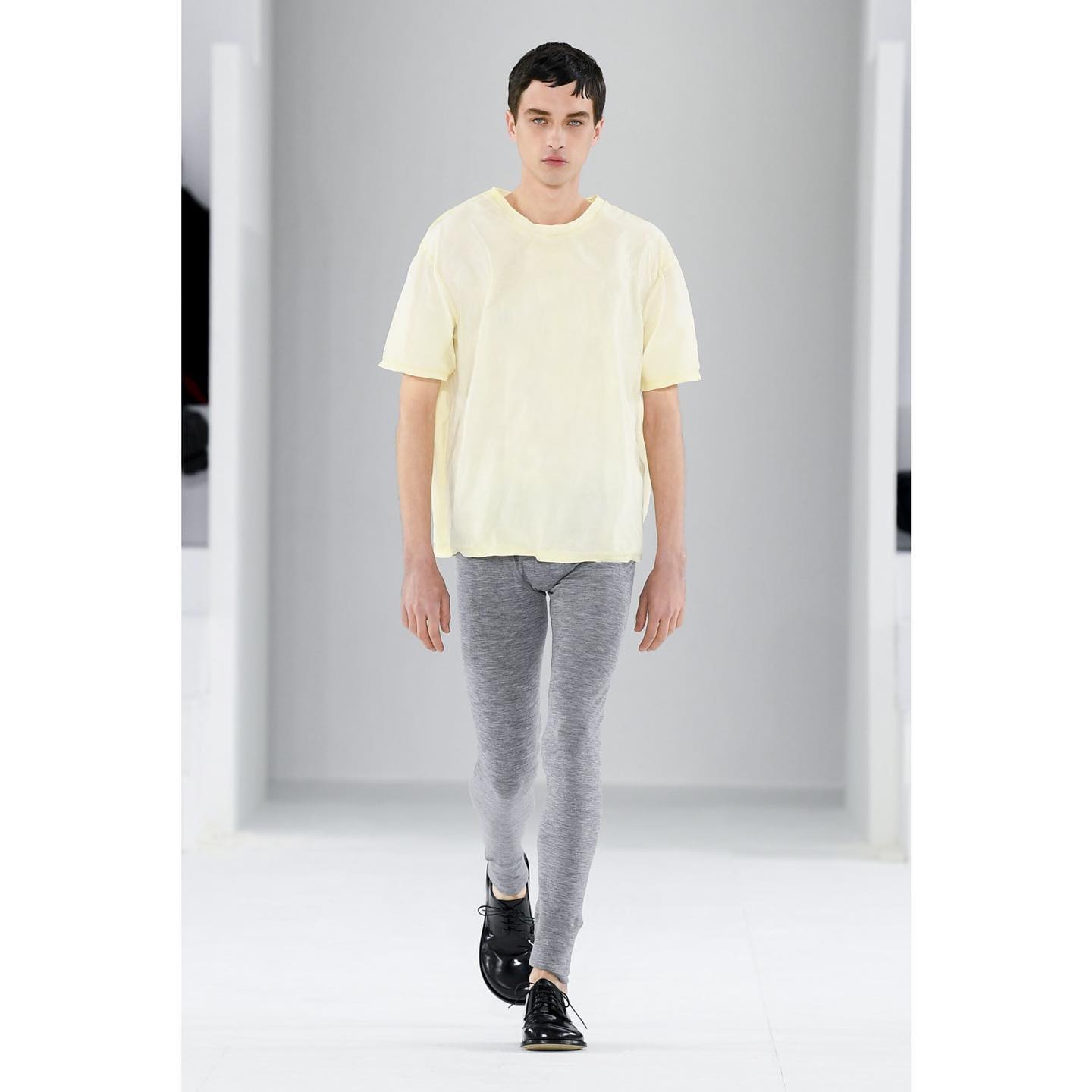 Viktor K (@viko63 ) for Loewe FW23. Styling by Benjamin Bruno, casting by Ashley Brokaw.