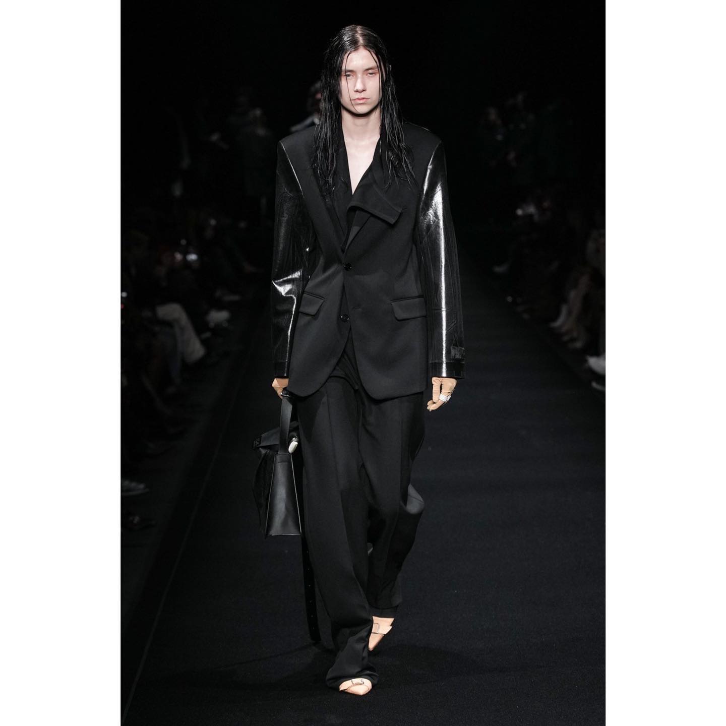 Samu (@kadonnutsamu ) opening for MM6 Maison Margiela. Styling by Anna Pesonen, casting by Leila Azizi for suūn.