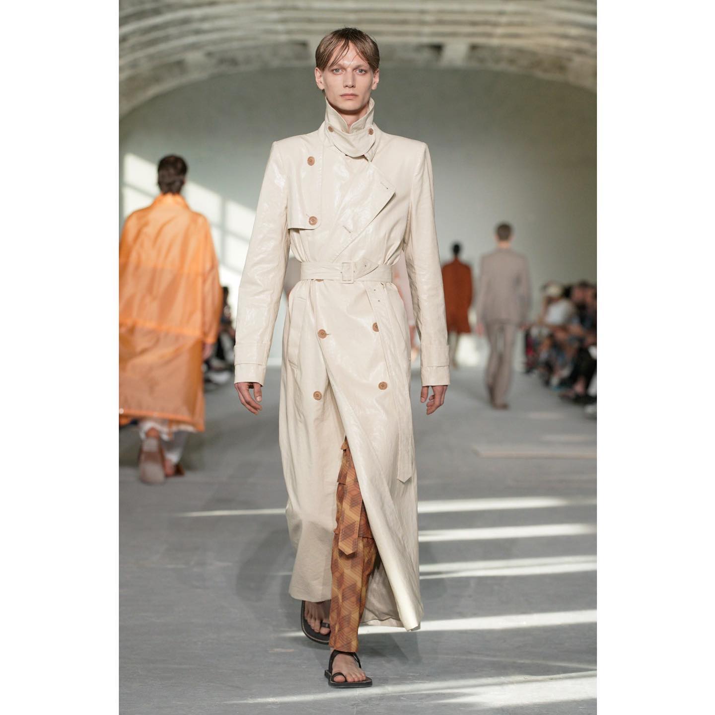 Jannis (@jannishanselmann ) for Dries Van Noten SS24. Styling by Nancy Rhode, casting by Piergiorgio for DM Casting.