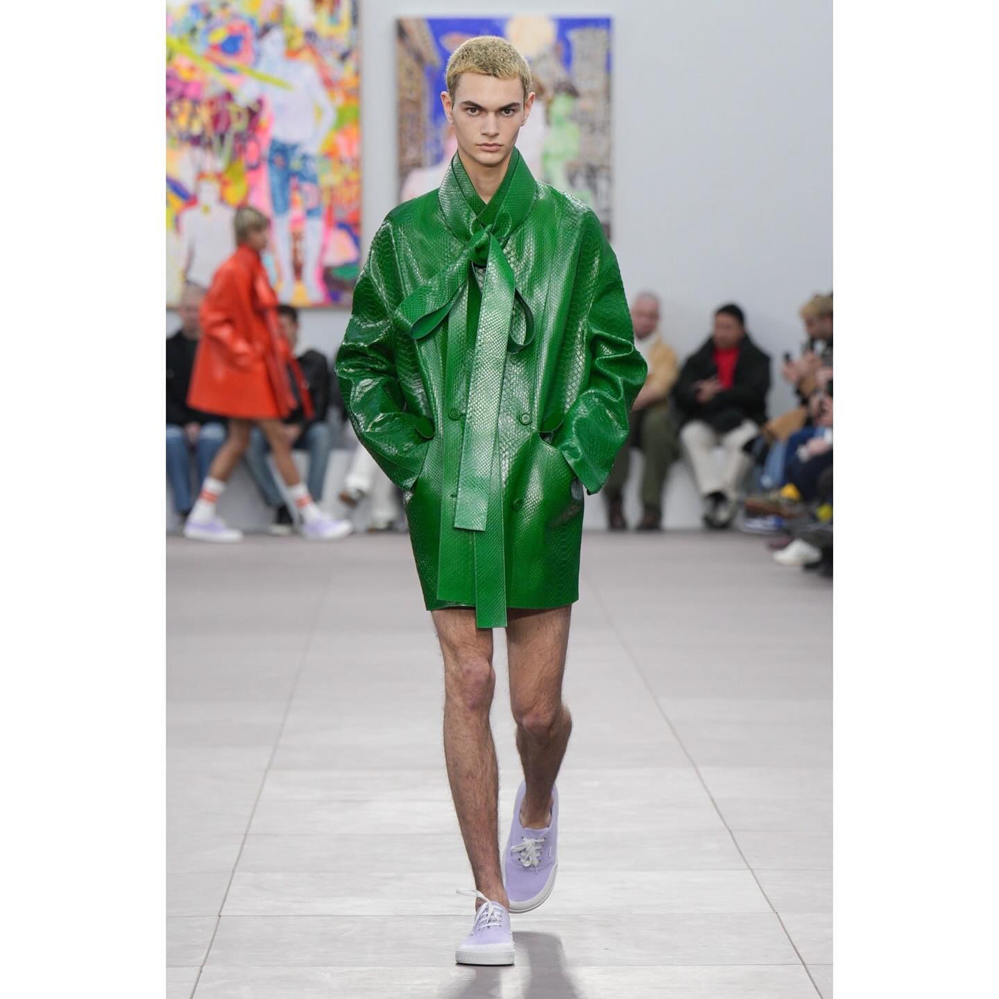 Isaak (@isaak.timmermans ) debut opening Loewe FW24. Styling by Benjamin Bruno, casting by Ashley Brokaw.
