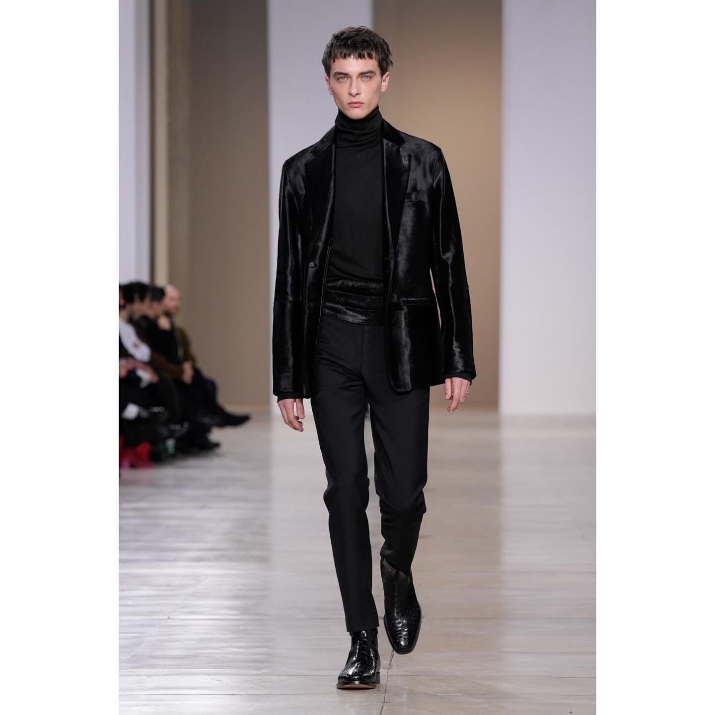 Viktor K (@viko63 ) closing for Hermes FW24. Styling by Beat Bolliger, casting by Sophie Bruynoghe.