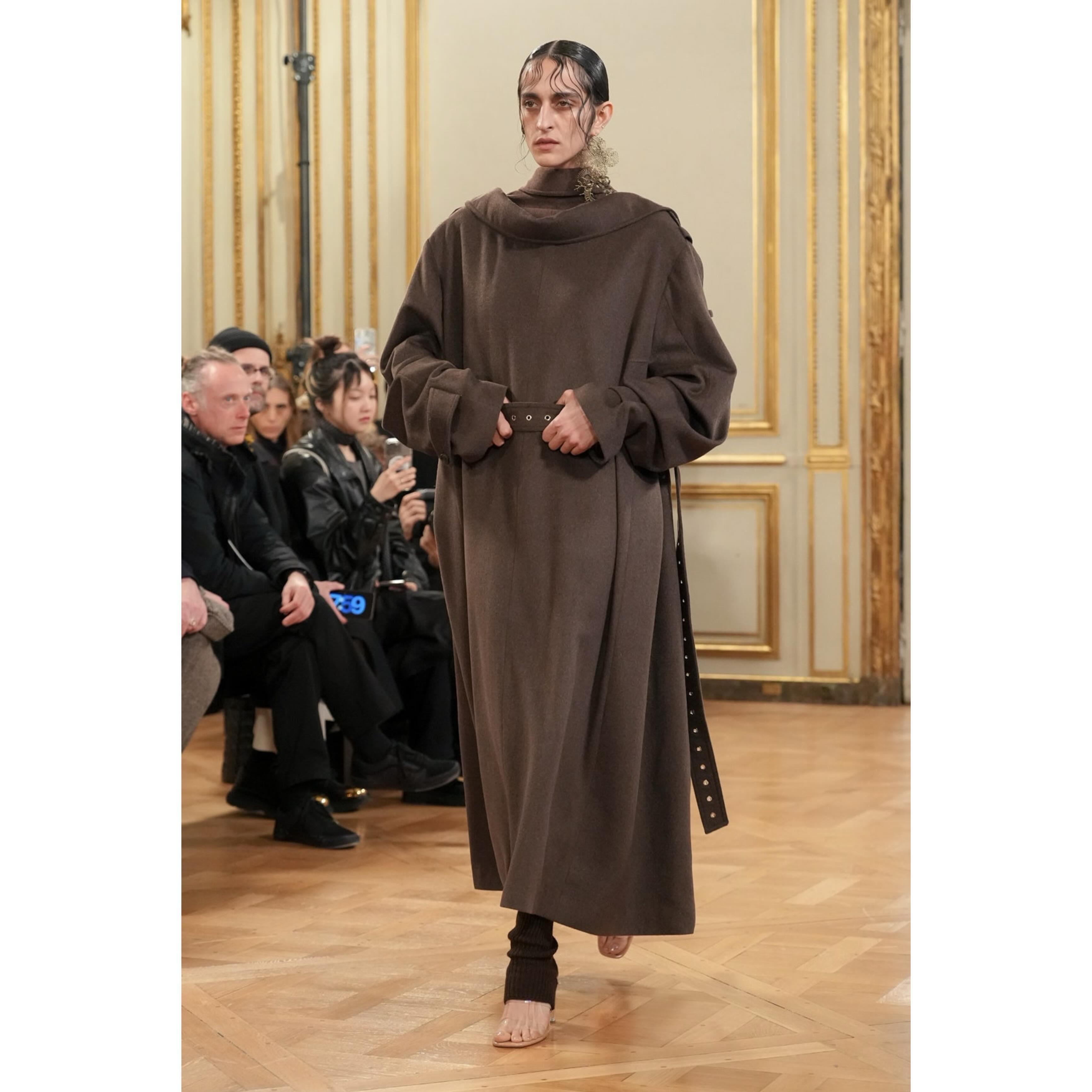 Matilde (@crispedflour ) for Rokh FW24. Hair by Hiromi Ueda, make-up by Damien Boissinot, casting by Establishment.