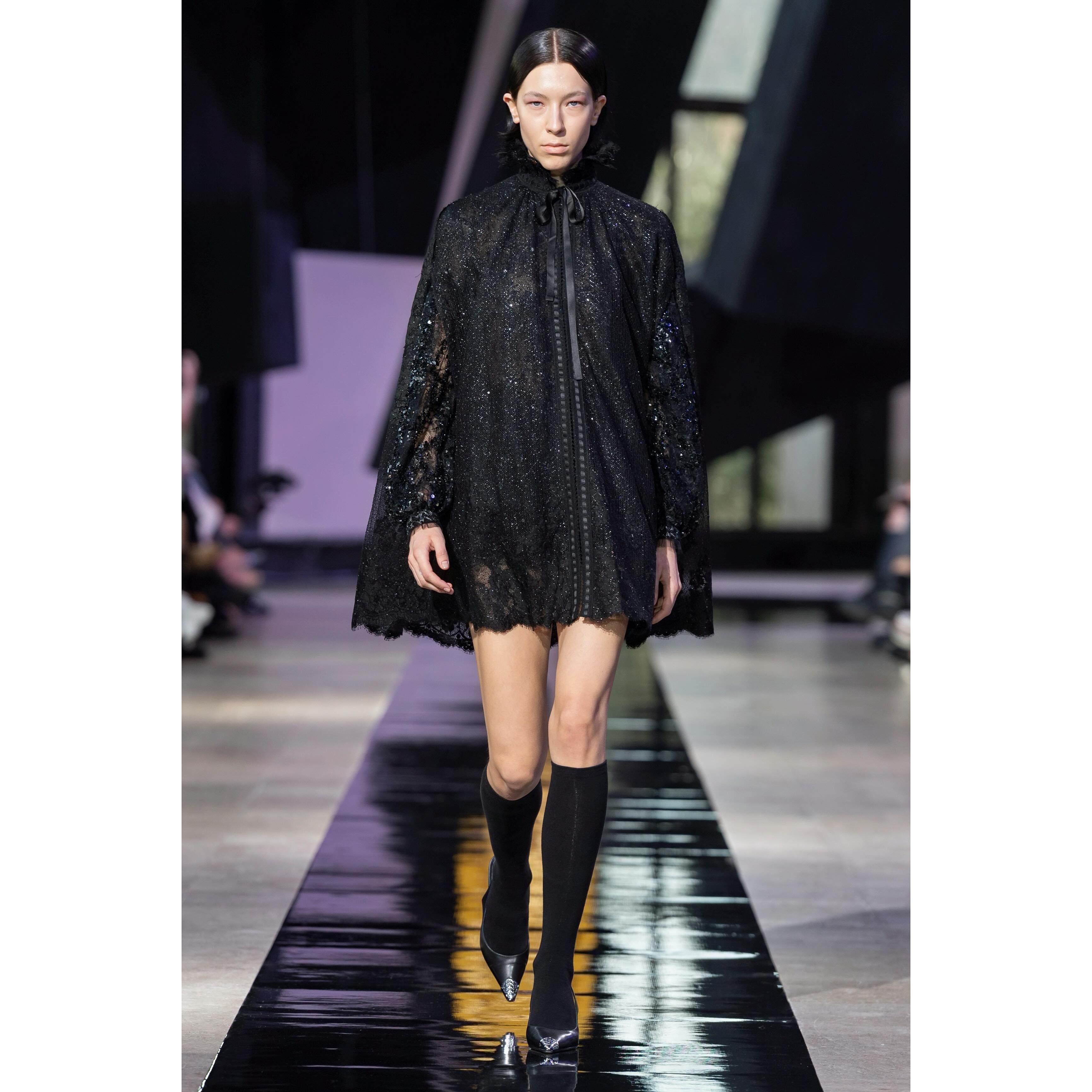 Patricia (@patiroseee ) for Shiatz Chen FW24. Styling by Veronique Didry, casting by Shaun Beyen.