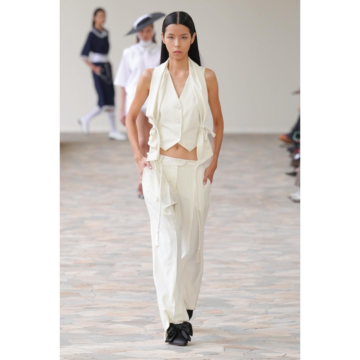 Seo Rin (@booong.sr ) and Abdi (@abdimo_21 ) for Vivetta SS25. Styling by Robbie Spencer, casting by Simone Schofer.